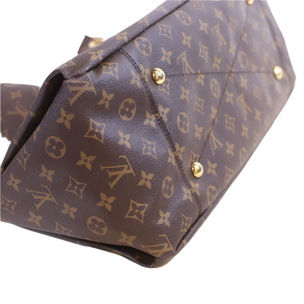 Artsy GM monogram canvas