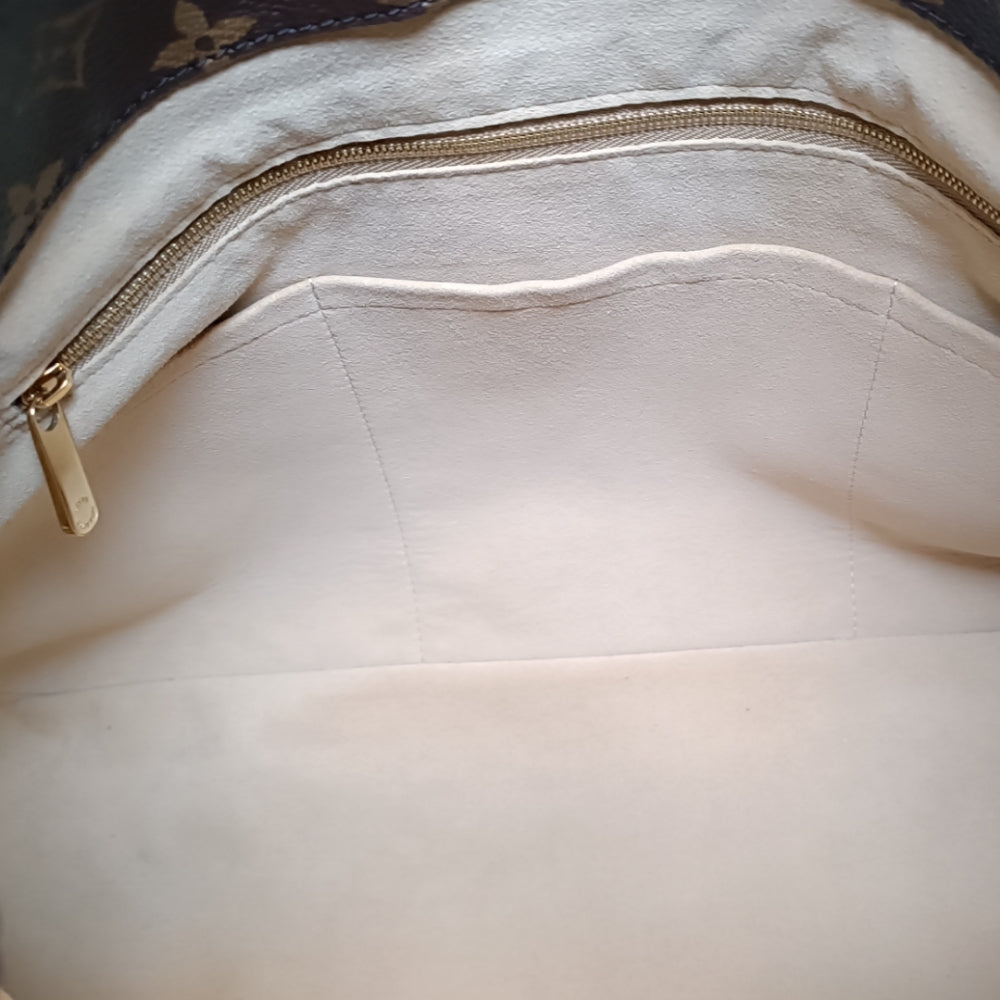 Artsy GM monogram canvas
