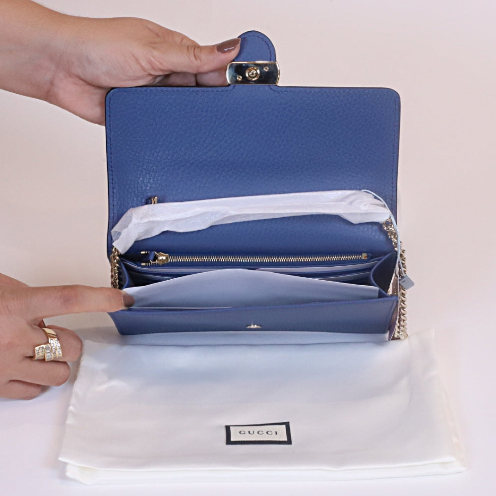 Interlocking wallet on chain blue