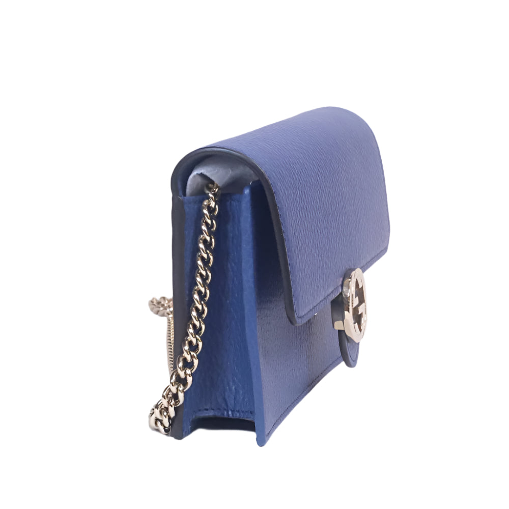 Interlocking wallet on chain blue