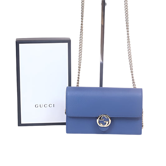 Interlocking wallet on chain blue