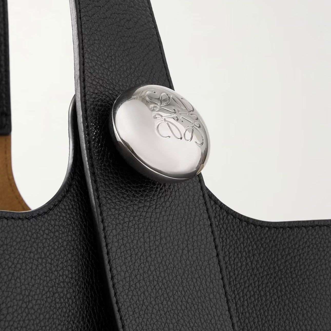 Mini Pebble black smooth calfskin