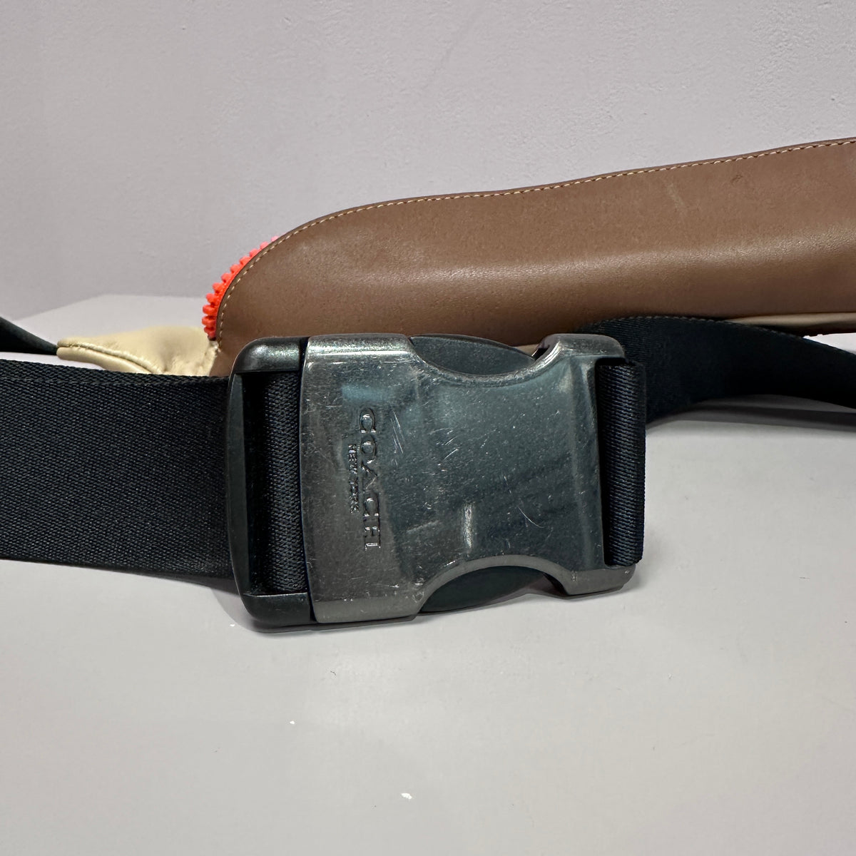 Belt bag crea y naranja