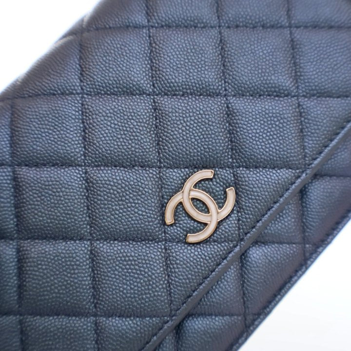 Iridescent Caviar blue WOC