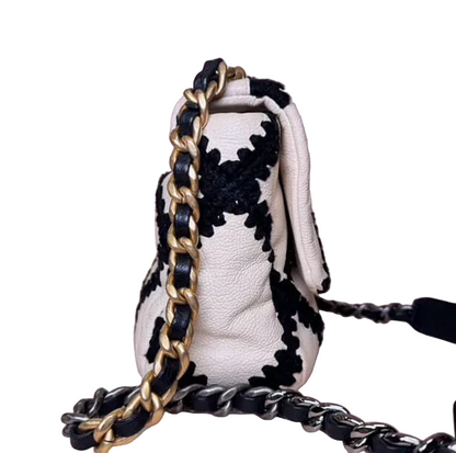 19 Crochet Quilted Calfskin Medium