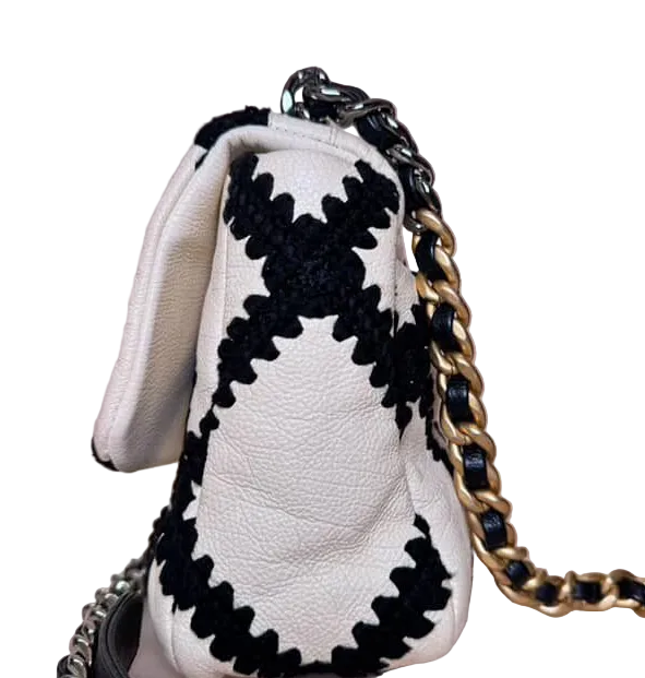 19 Crochet Quilted Calfskin Medium