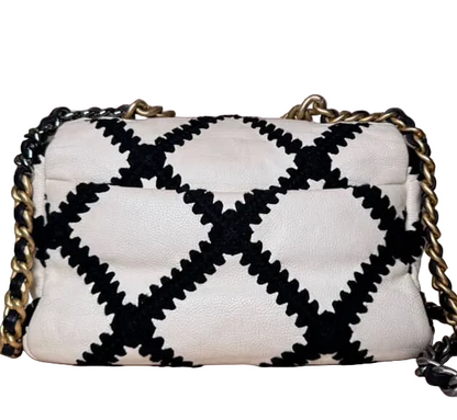 19 Crochet Quilted Calfskin Medium