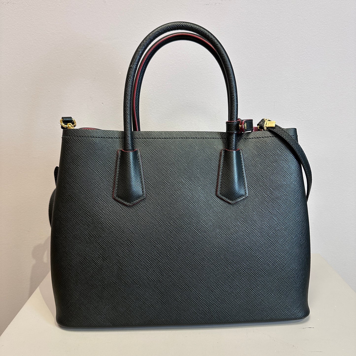 Cuir Black Saffiano leather medium con strap