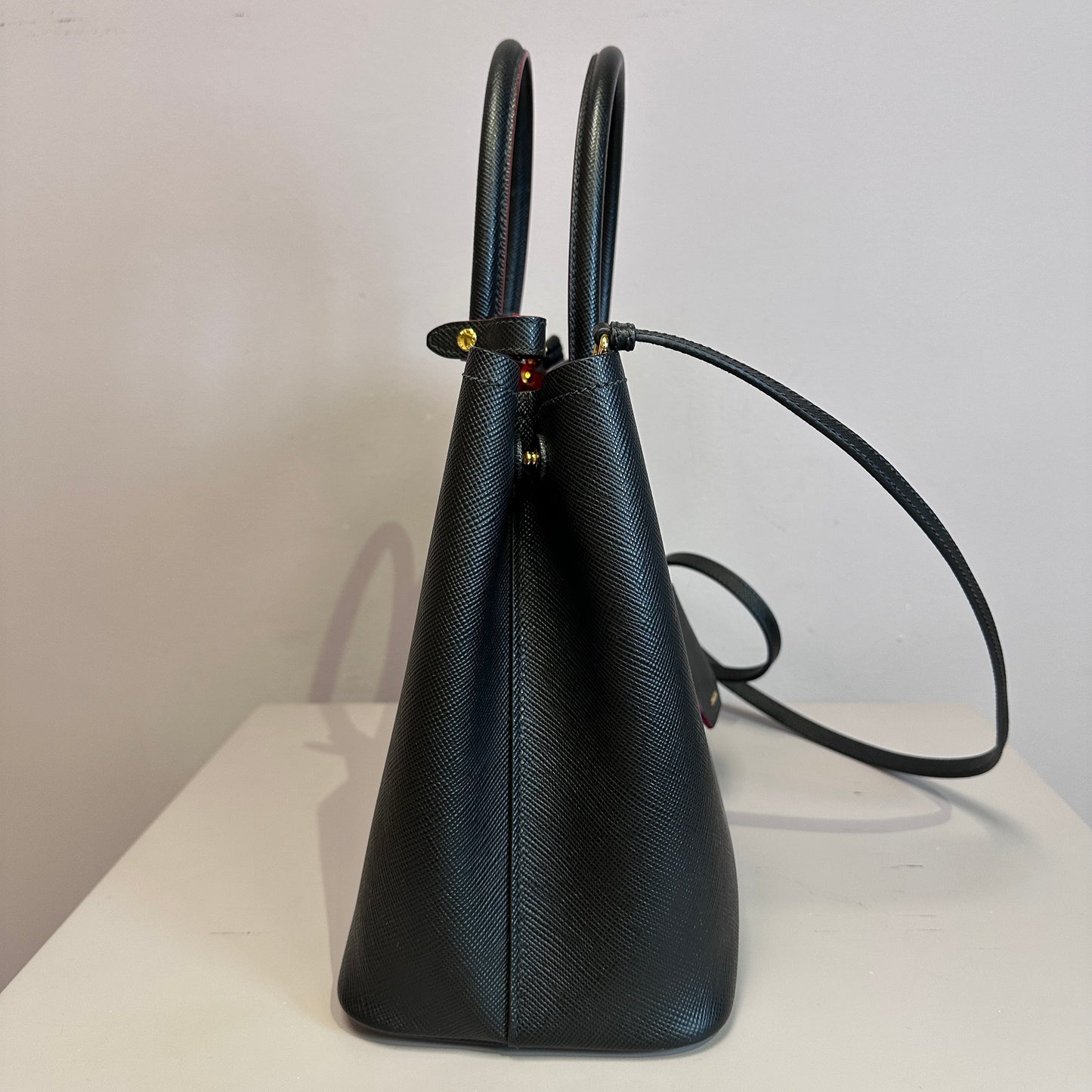 Cuir Black Saffiano leather medium con strap