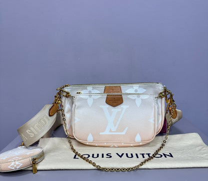 Giant Monogram By the pool Multi-pochette accesories bag