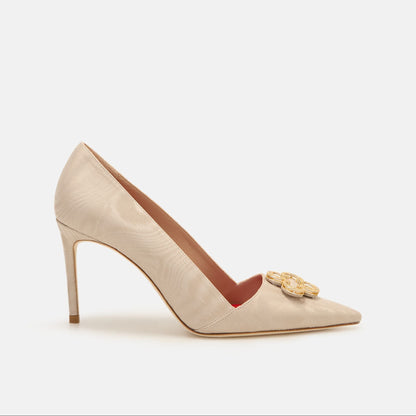 CH Royal 80 Pumps with Rosetta Insignia beige talla 7