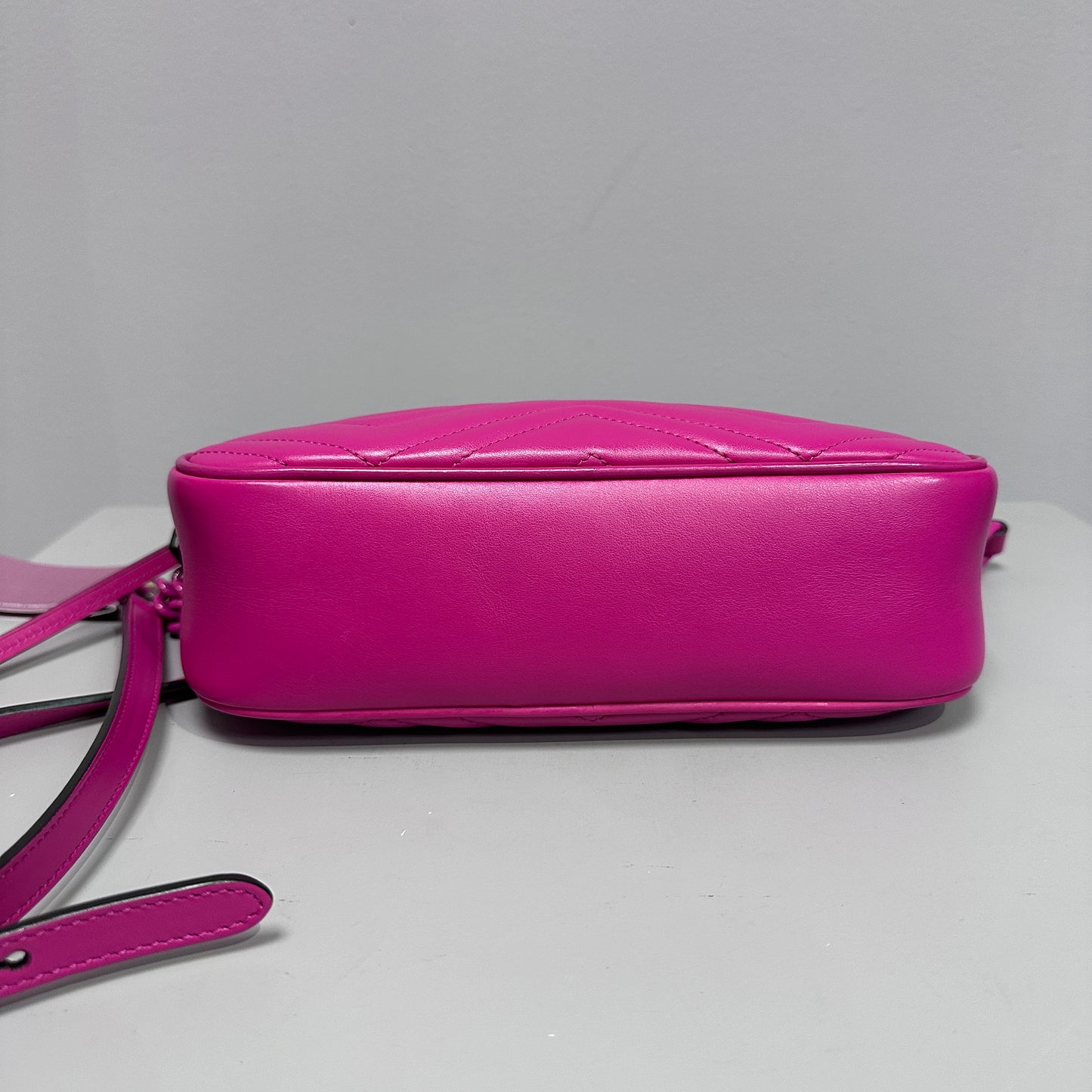 GG Marmont Fucsia Camera bag