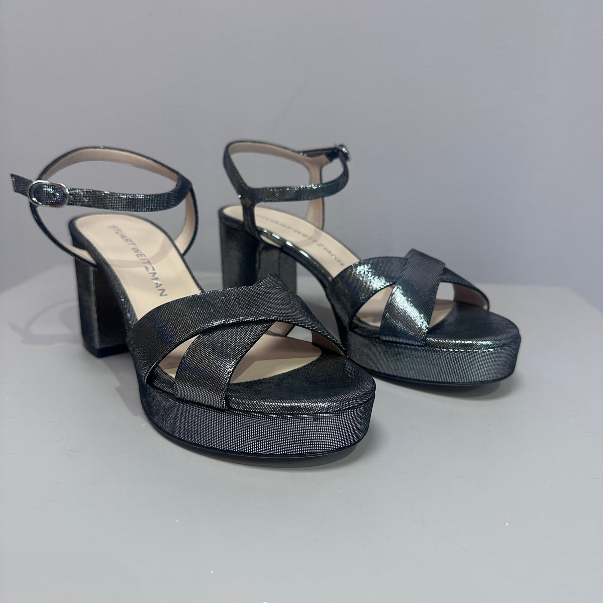 Stuart Weitzman Dayna platform gris metalico 7B