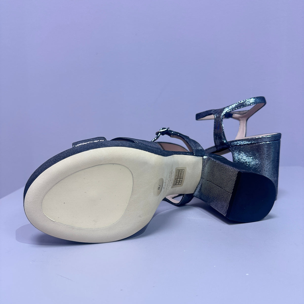 Stuart Weitzman Dayna platform gris metalico 7B