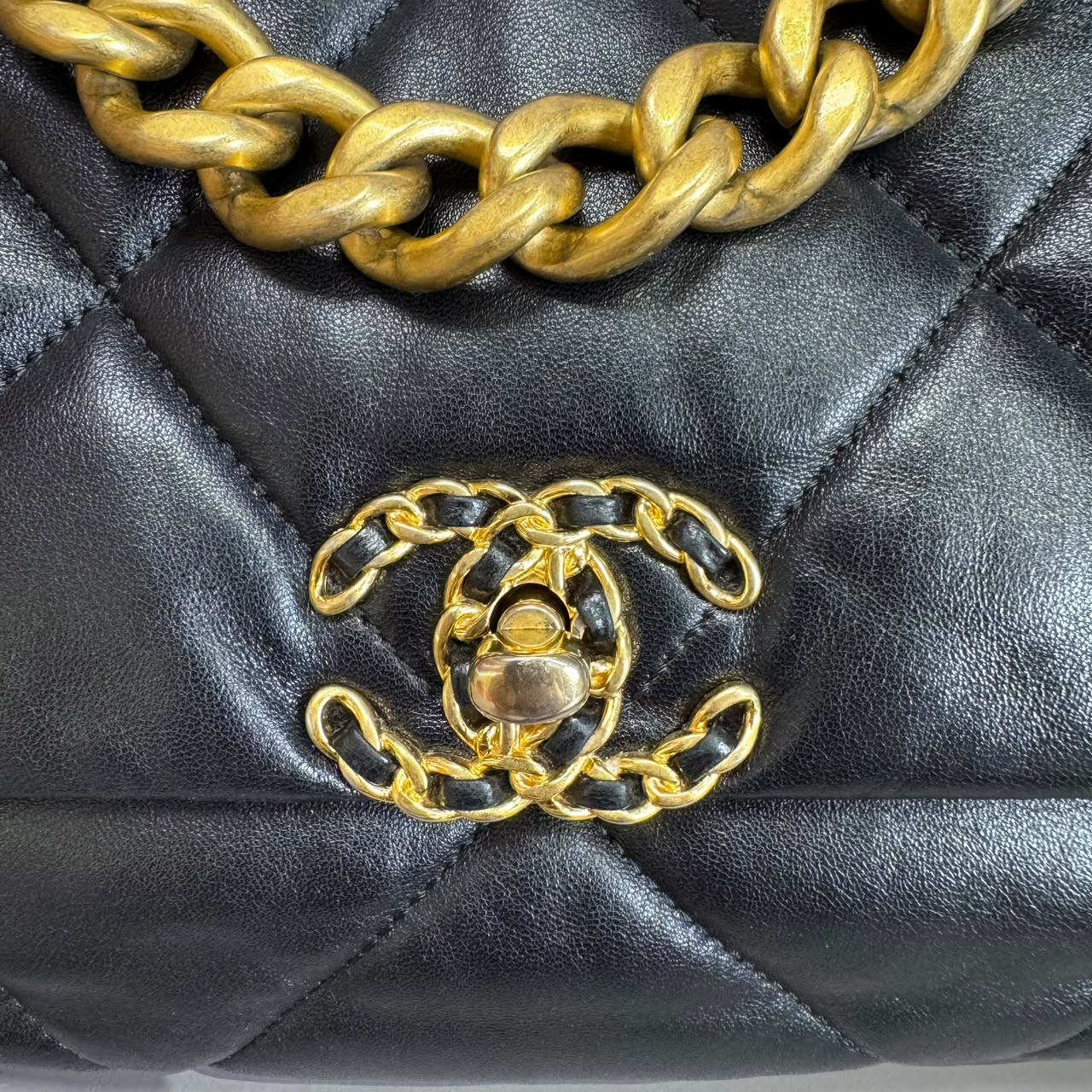 Bolso 19 Medium black lambskin