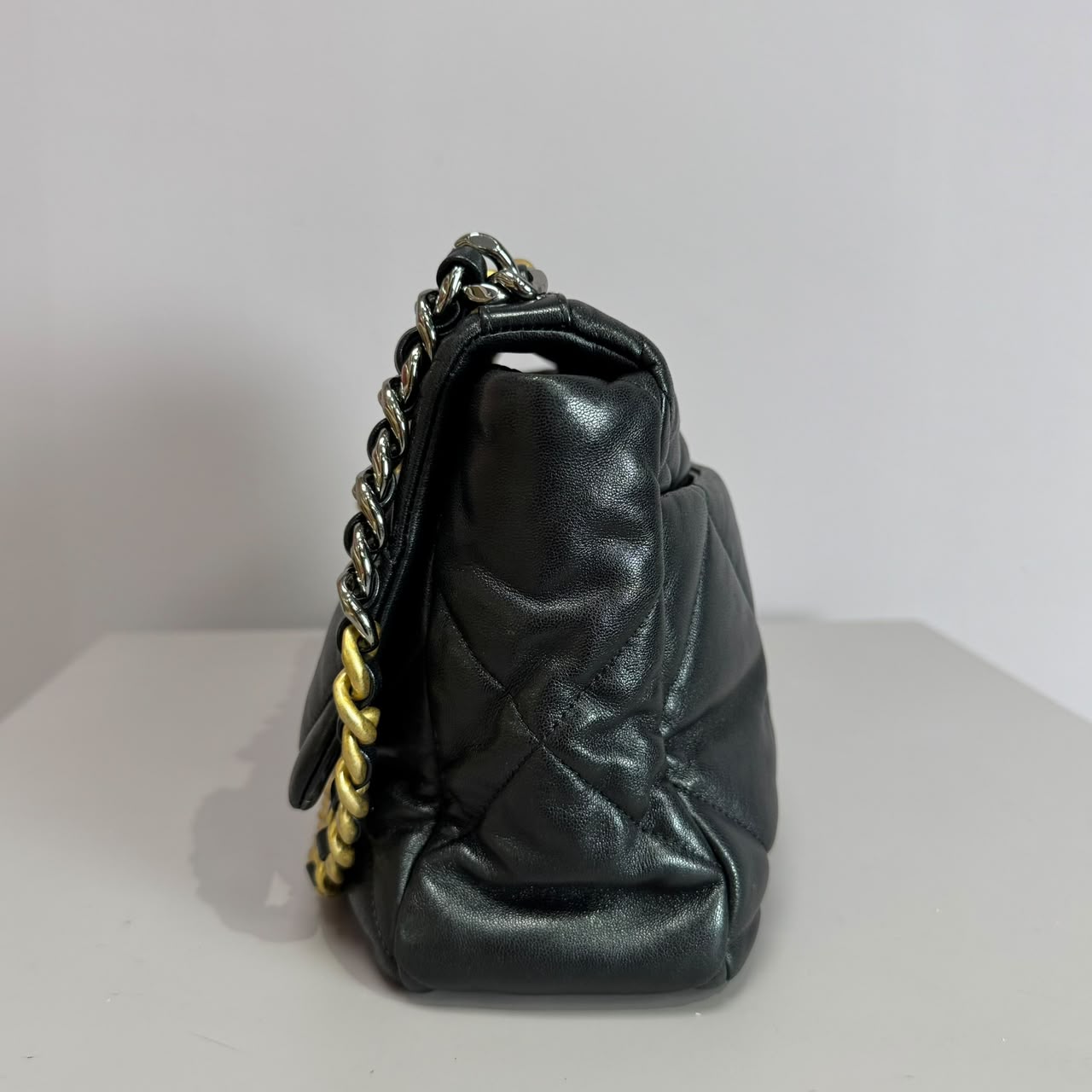 Bolso 19 Medium black lambskin