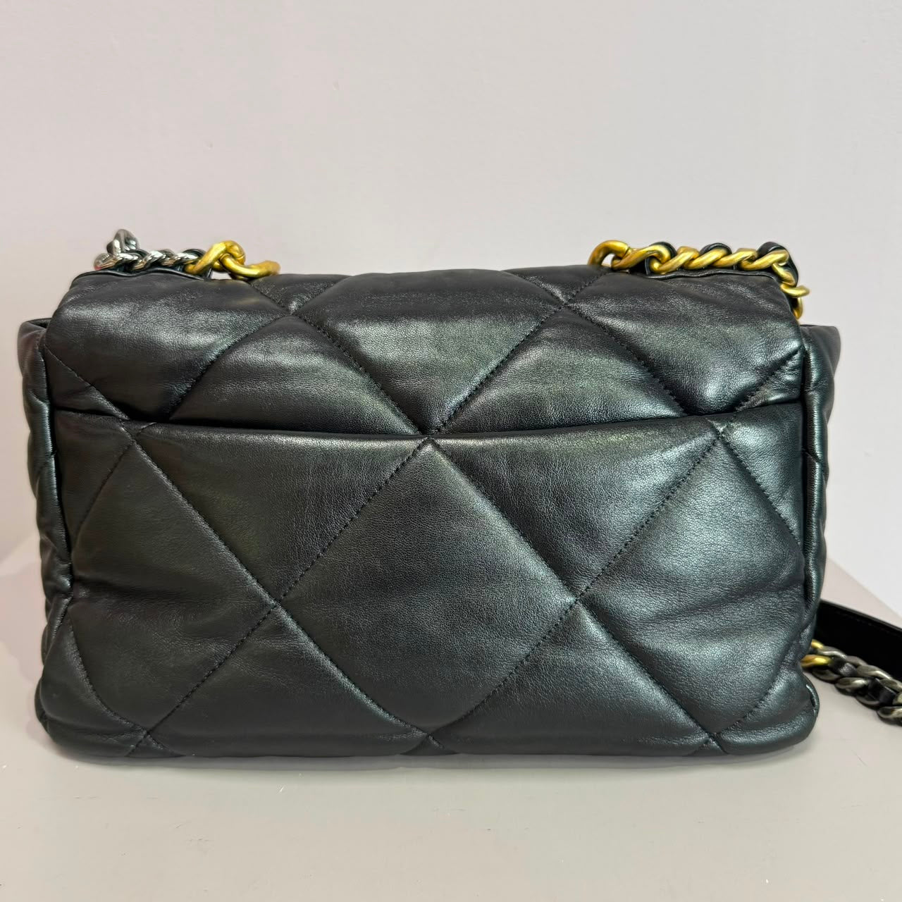 Bolso 19 Medium black lambskin