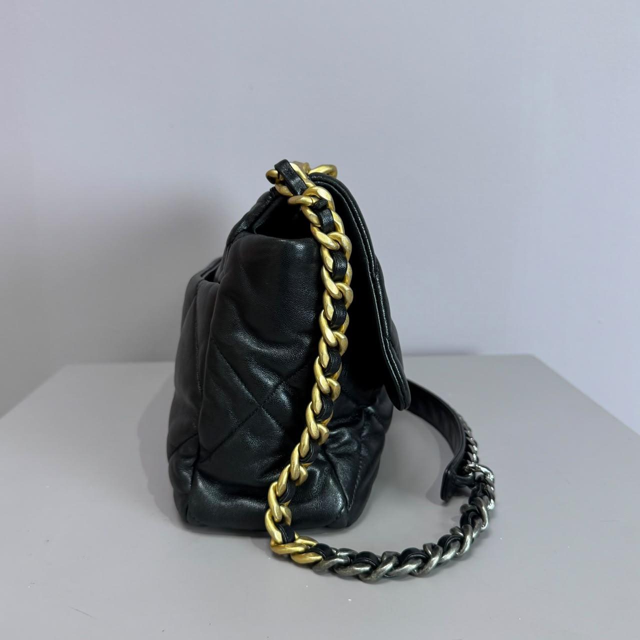Bolso 19 Medium black lambskin